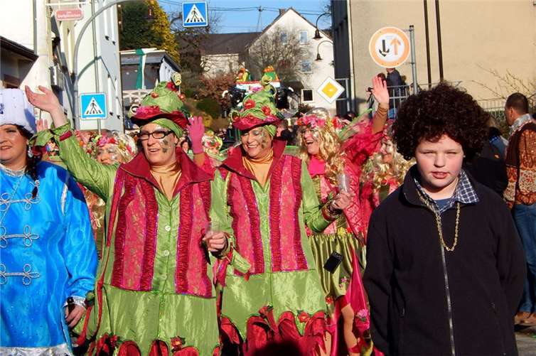 Auch eine Delegation der ortsansässigen Möhnen durfte nicht fehlen. 