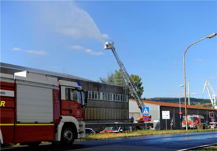 Auch eine Drehleiter kam bei der Großübung zum Einsatz.