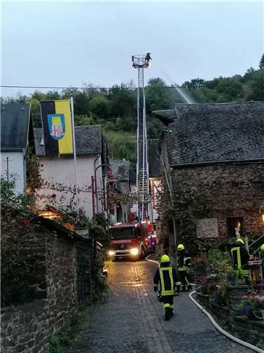 Auch eine Drehleiter kam zum Einsatz.