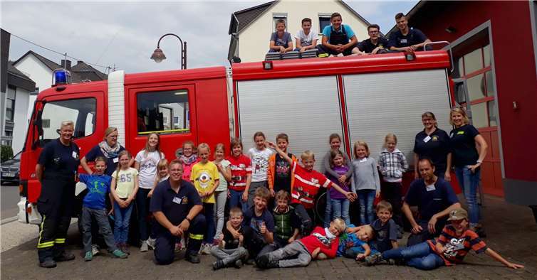 Auch eine Fahrt mit dem Löschfahrzeug stand auf dem Programm.privat