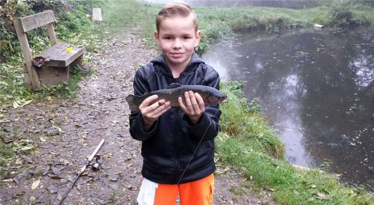 Auch eine Forelle muss erst mal geangelt werden.