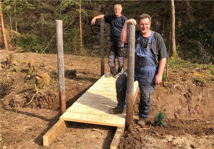 Auch eine Fußgängerbrücke für den Rundweg wurde angelegt.