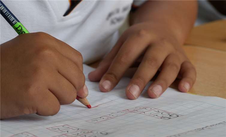 Auch eine Hausaufgabenbetreuung ist fester Bestandteil des Tagesprogramms im Kinderhort. „Zweite Heimat“
