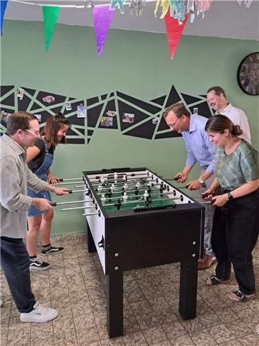 Auch eine Kickerpartie stand auf dem Programm.  Foto: Kreisverwaltung/Badziong