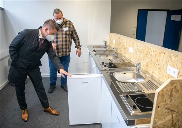 Auch eine Küchenzeile wurde eingerichtet.