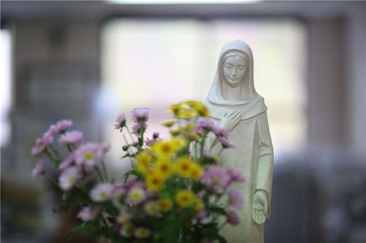 Auch eine Marienstatue wurde mutwillig zerstört. Foto: Symbolbild/pixabay.com