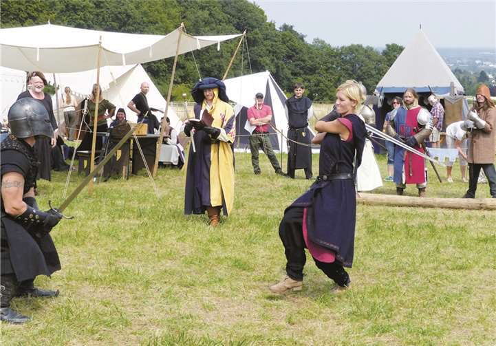 Auch eine Ritterin durfte beim Turnier antreten und hielt sich tapfer.