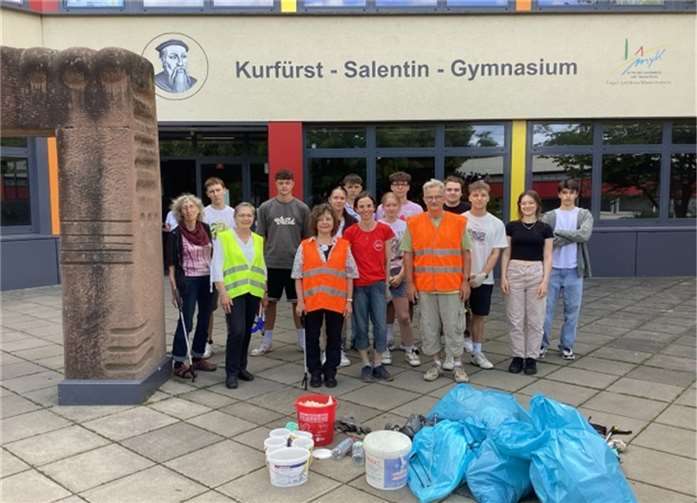 Auch eine gemeinsame Müllsammelaktion gehörte zum Programm. Fotos: Sabine Bermel