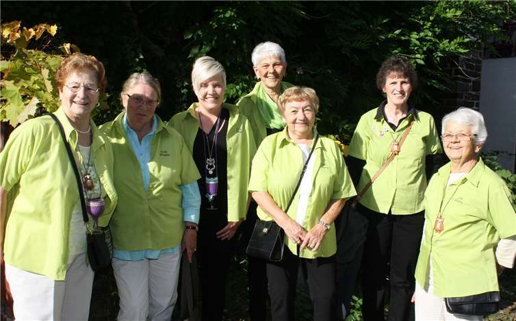 Auch eine illustre Truppe vom Möhnenverein„Ellerer Eulen“ begab sich auf eine kulinarische Wanderschaft.