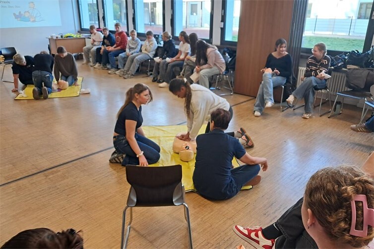 Auch einen Erste-Hilfe-Kurs gab es zu sehen.