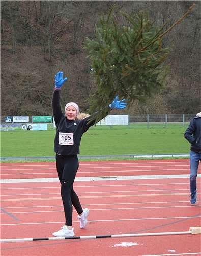 Auch exklusive Sportarten wie das Weihnachtsbaumwerfen stehen auf dem Programm. Foto: Josef Hoss