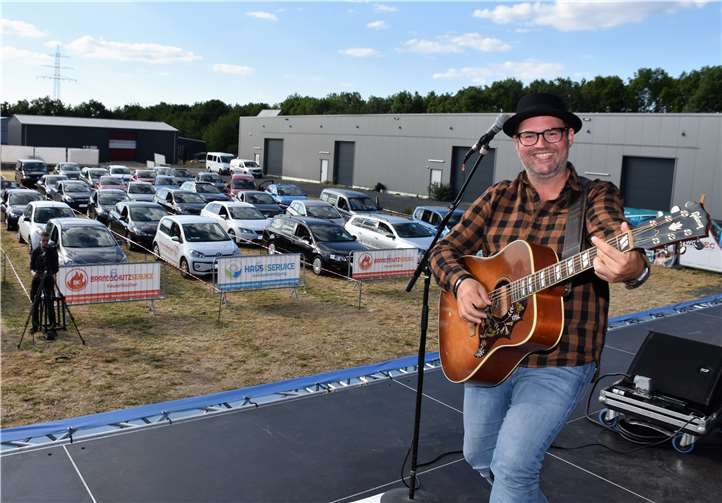 Auch für Björn Heuser war der Auftritt im Autokino eine Premiere. Fotos: EICH