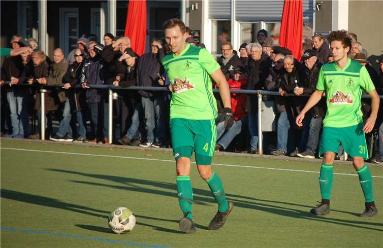 Auch für Marcel Berg (am Ball) und Milan Rawert war es ein gebrauchter Tag. SK