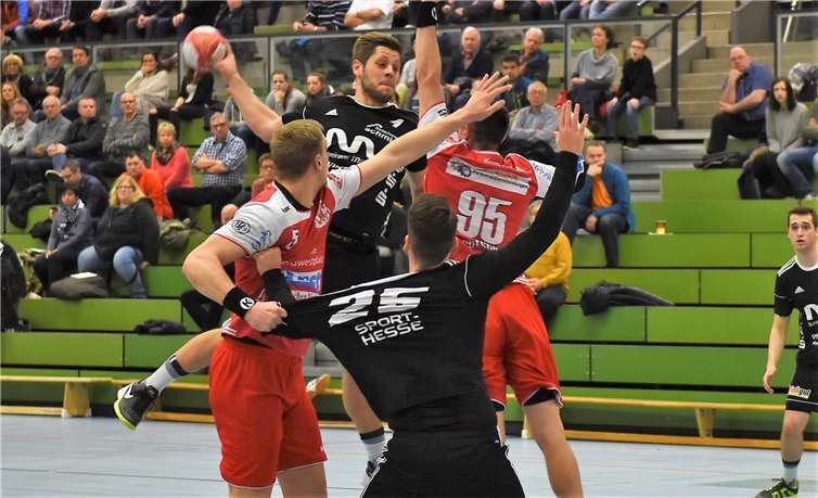 Auch für Max Zerwas gab es kaum ein Durchkommen gegen die hervorragend eingestellte Abwehr.