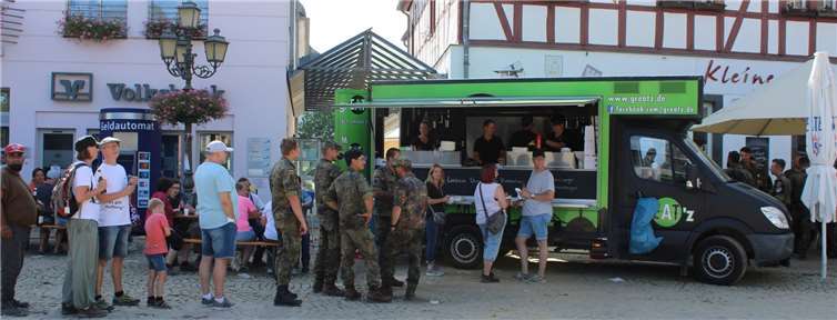 Auch für das leibliche Wohl war bestens gesorgt – unter anderem auch mit einem Foodtruck.