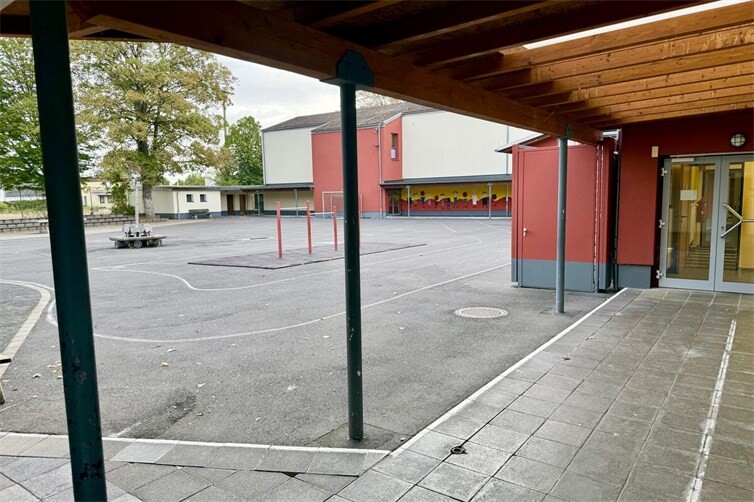 Auch für den Hof der Grundschule St. Peter werden Hitzeschutzmaßnahmen nötig.