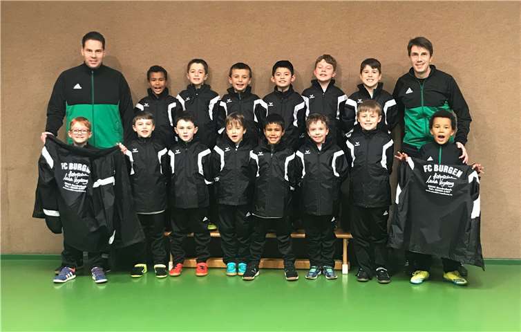 Auch für schlechtes Wetter ist die F-Jugend jetzt gerüstet.privat