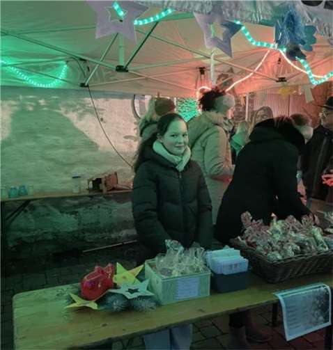 Auch gespendete Plätzchen standen zum Verkauf.