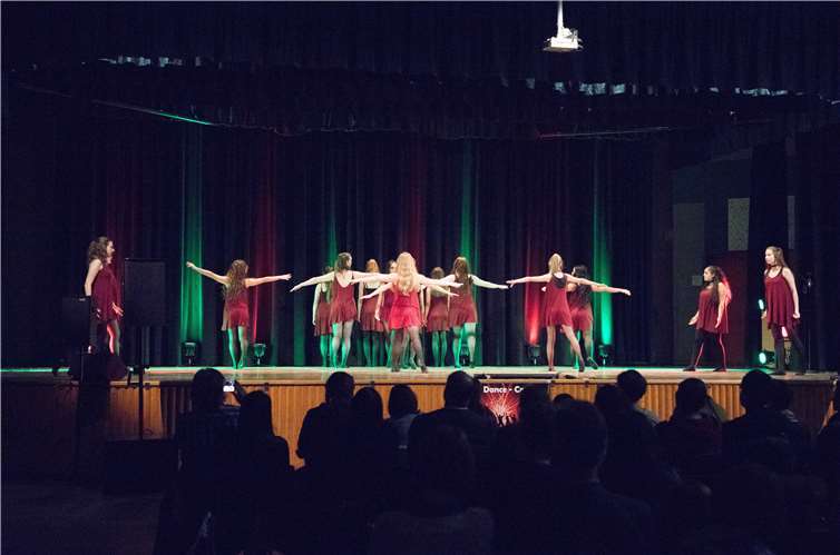 Auch größere Gruppen zeigten erstaunlich gut abgestimmteTänze mit originellen Choreografien beim Wettbewerb.