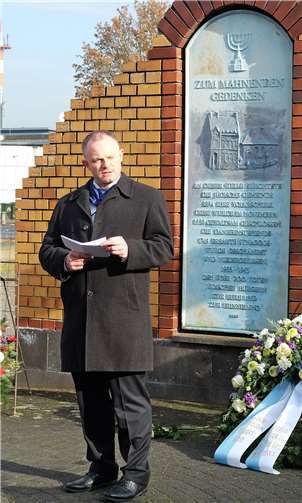 „Auch hier in dem auf Toleranz und Religionsfreiheit aufgebauten Neuwied gab es Opfer“, betonte Oberbürgermeister Jan Einig.