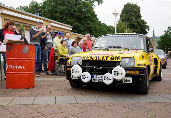 Auch historische Rennwagen gingen an den Start.