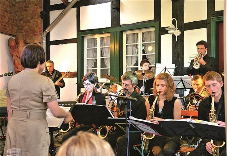 Auch im Jubiläumsjahr eröffnet die „Sunny Side Bigband“ die Saison.