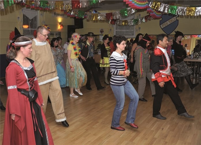 Auch im Karnevalskostüm machte das Tanzen richtig Spaß. privat