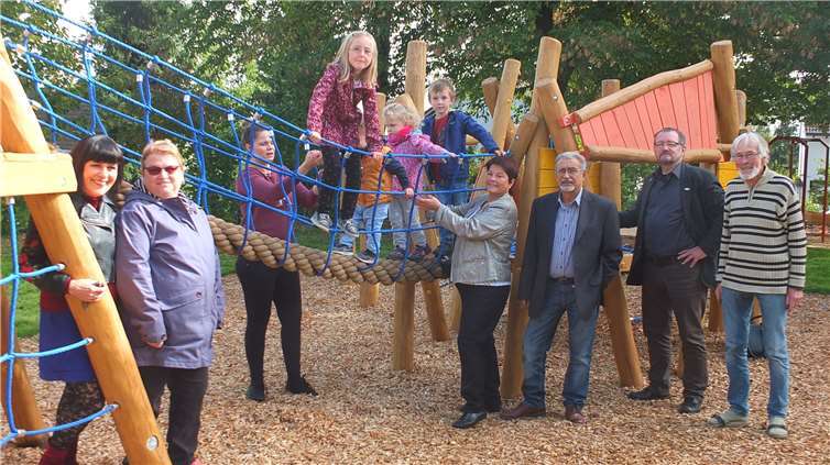 Auch im SPD-Ortsverein Feldkirchen ist man sehr zufrieden mit der gelungenen Erneuerung des Spielplatzes „An der Linde“. Foto: privat