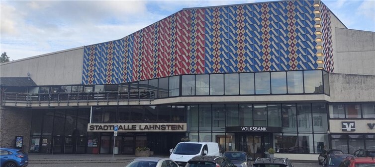 Auch im Umfeld des Rhein-Lahn-Stadions mit Funktionsgebäude, Hallenbad und Rhein-Lahn-Halle sollte im Stadtteil Niederlahnstein aus Sicht der SPD ein öffentlich zugänglicher Defibrillator verfügbar sein.