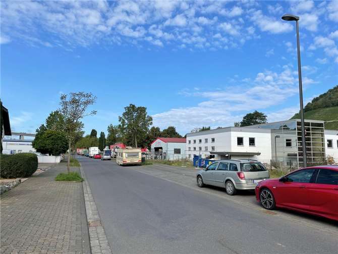 Auch im Wiesenweg in Heimersheim wird das Tempo kontrolliert. Foto:ROB