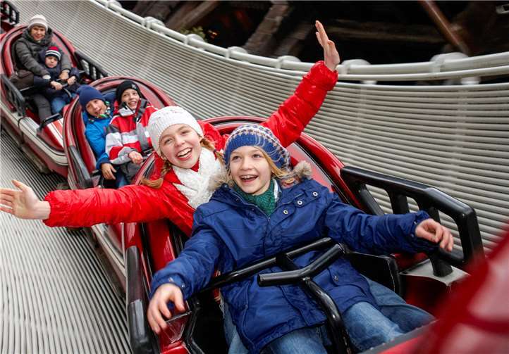 Auch im Winter können die Besucher die Fahr-Attraktionen des Europa-Parks genießen. Foto: gerald@fotodesign-schilling.de