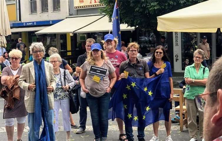 Auch im kommenden Jahr wird Pulse of Europe Neuwied mit Demos auf die Straße gehen. Foto: privat
