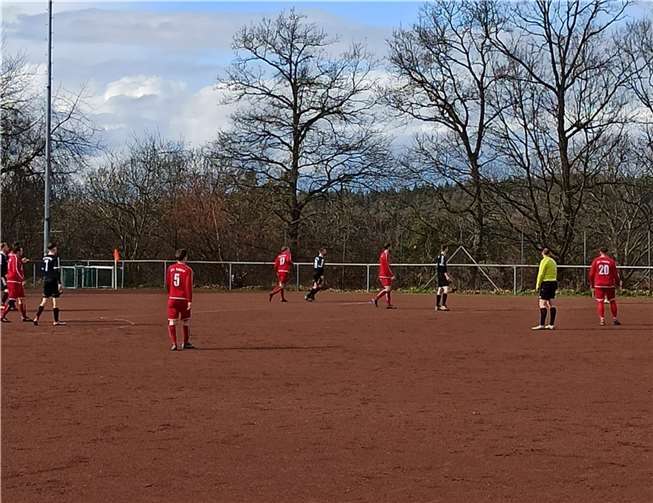 Auch im zweiten Abschnitt blieb es ein enges Spiel und ein Tor lag auf beiden Seiten nicht unbedingt in der Luft.  Foto: SV Kripp