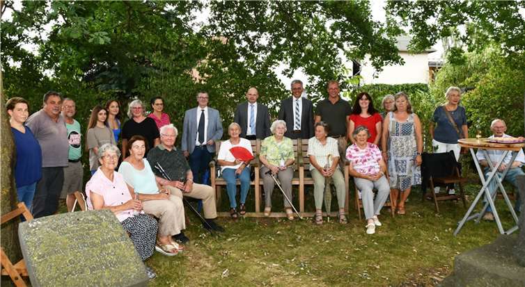 Auch in Bell wurde eine Seniorenbank übergeben.