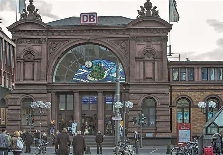 Auch in Bonn hoffen die Bahnkunden, von einem solchen Desaster verschont zu bleiben. Ich-und-Du pixelio.de