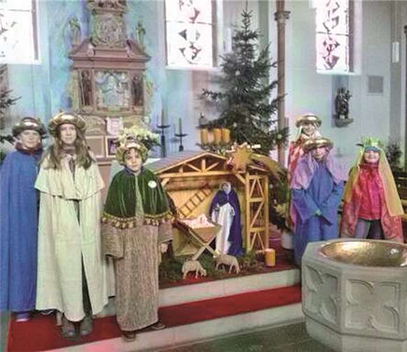 Auch in Kattenes zogen die Sternsinger nach dem Aussendegottesdienst durch die Ortsstraßen.