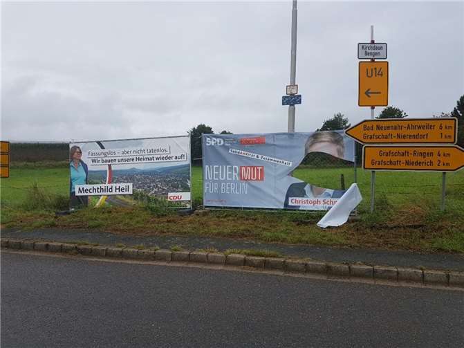 Auch in Leimersdorf wurde ein Plakat zerstört.
