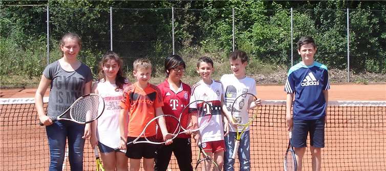 Auch in Zukunft wird die Tennis AG der IGS Maifeld von Manfred Kalter betreut. privat