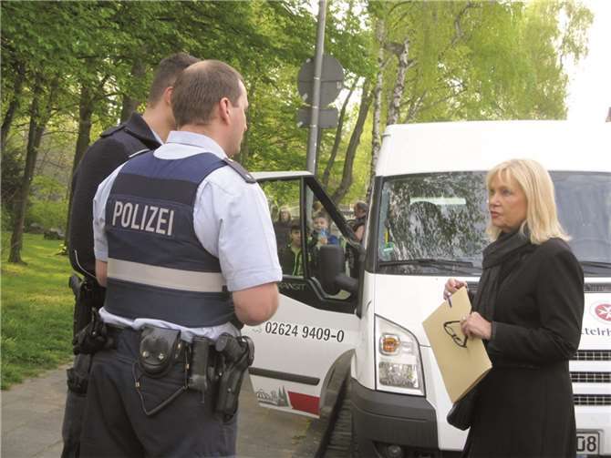 „Auch in Zukunft wird es vor den Schulen weiter unangemeldete Schulbuskontrollen geben“, erklärt die zuständige Mitarbeiterin der Kreisverwaltung Neuwied, Gudrun Vielmuth. privat