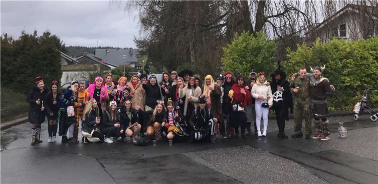 Auch in den Straßen von Ehlscheid herrschte ausgelassene Stimmung.