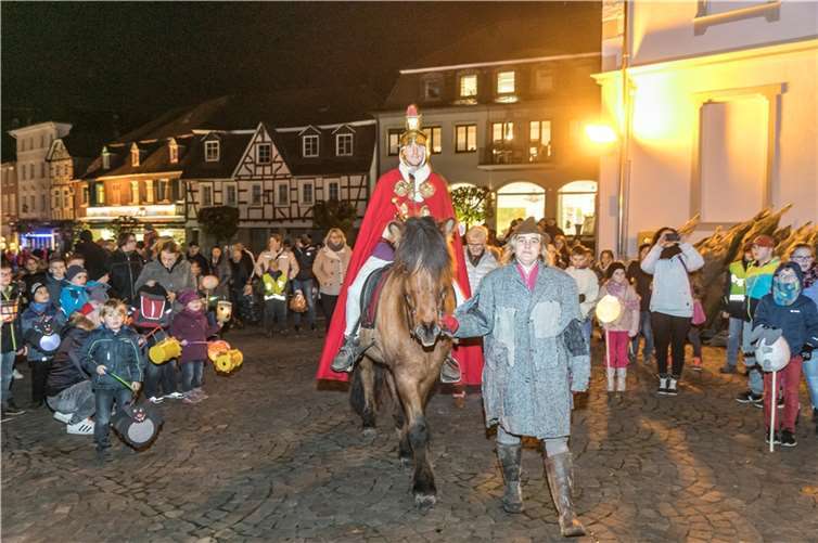 Auch in der „Bunten Stadt am Rhein“ darf der St. Martins-Umzug nicht fehlen.Foto: CREATIV PICTURE Heinz-Werner Lamberz