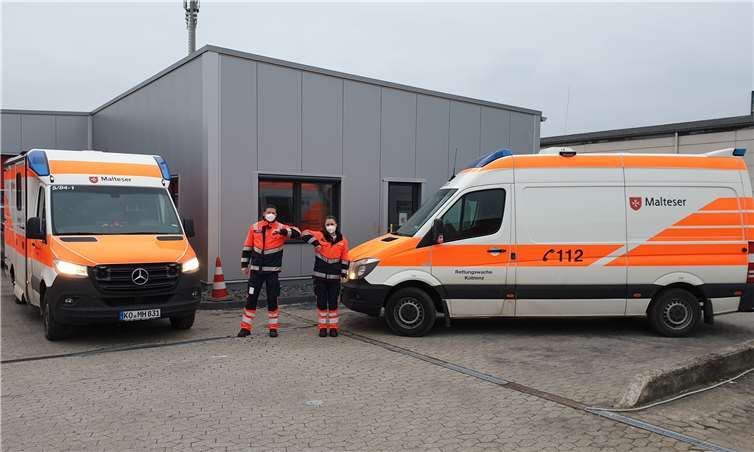 Auch in der Coronapandemie sind Marcel Jung (Rettungswachenleiter) und Jasmin Holzer (Notfallsanitäterin) von den Maltesern für die Menschen da. Foto: Christian Mehler