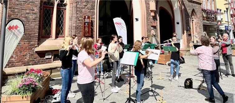 Auch in der Fußgängerzone erfreuten die Musiker die Passanten. Foto: privat