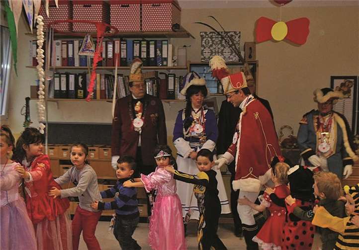 Auch in der KiTa St.Peter wurde Karneval gefeiert und der Hofstaat empfangen. privat