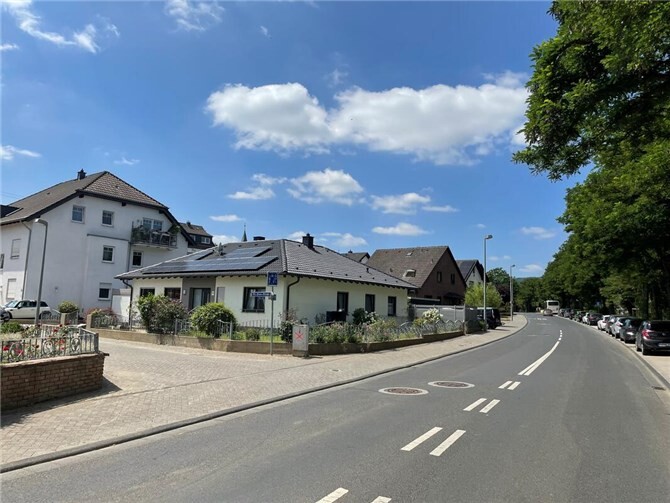 Auch in der St.-Pius-Straße in Bachem wird kontrolliert. Foto: ROB