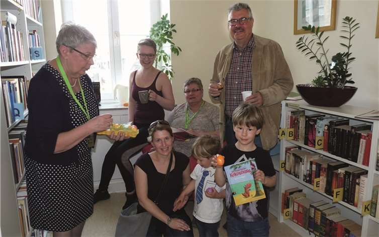 Auch in der Stadtbücherei herrscht am 18. März Frühlingsstimmung. Fotos: FRE