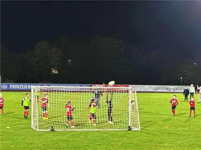 Auch in der zweiten Halbzeit dominierten die Maifelder das Geschehen auf dem Platz.  Foto: Steinbach Design