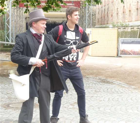 Auch in die schauspielerische Kunst wurden die Schüler eingebunden.