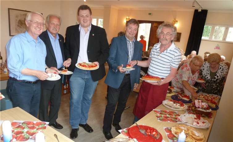 Auch in diesem Jahr bietet die Rheinbreitbacher CDU ihren Gästen wieder vielerlei Köstlichkeiten rund um die süßen roten Früchte an.privat