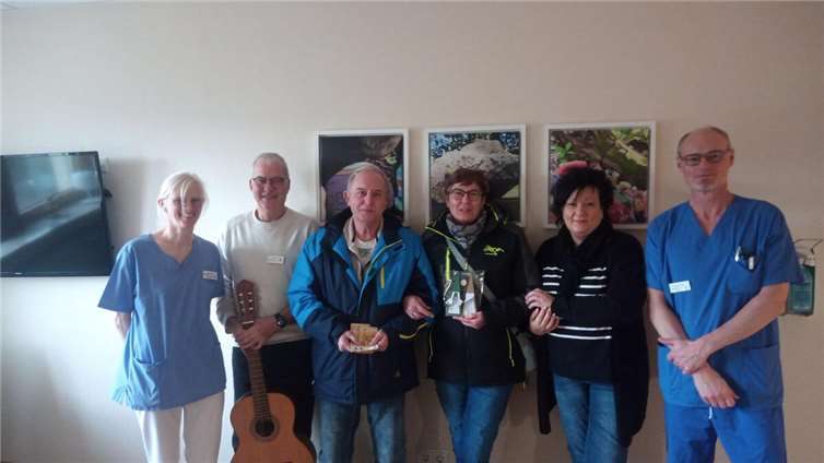 Auch in diesem Jahr erfreute das Ehepaar Dieter und Gabriele Bonefas die Palliativstation im Krankenhaus Maria Stern in Remagen mit einer großzügigen Spende von 500 Euro. Foto: Gabriele Bonefas